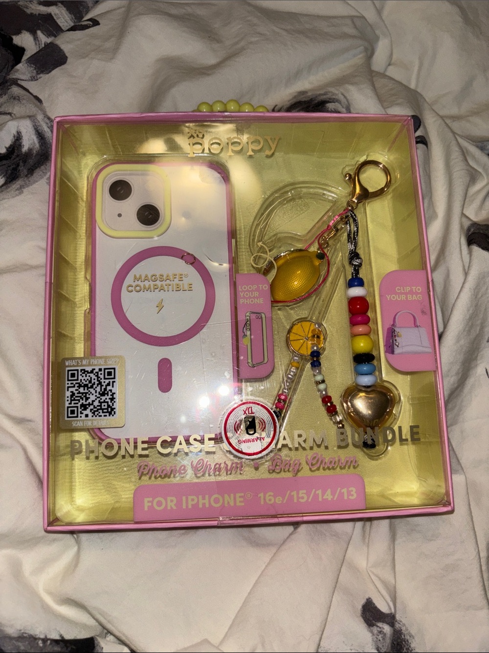 XO Poppy Pink MagSafe Compatible Phone Case with Charm Bundle 16e/15/14/13